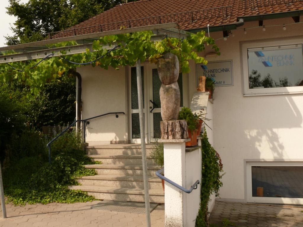 Eingang des früheren Dentallabors in Schnaittach